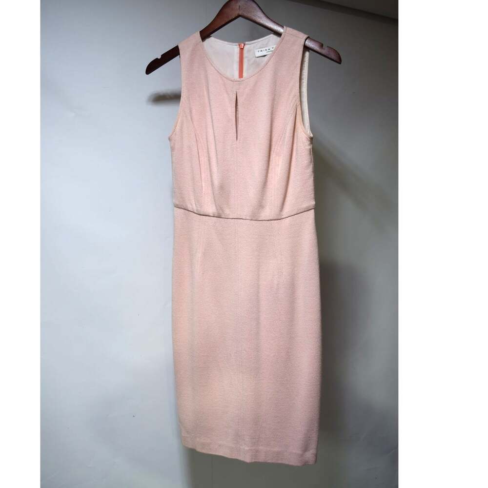 Trina Turk Blush Pink Sleeveless Keyhole Sheath Dress Small Lined Cocktail